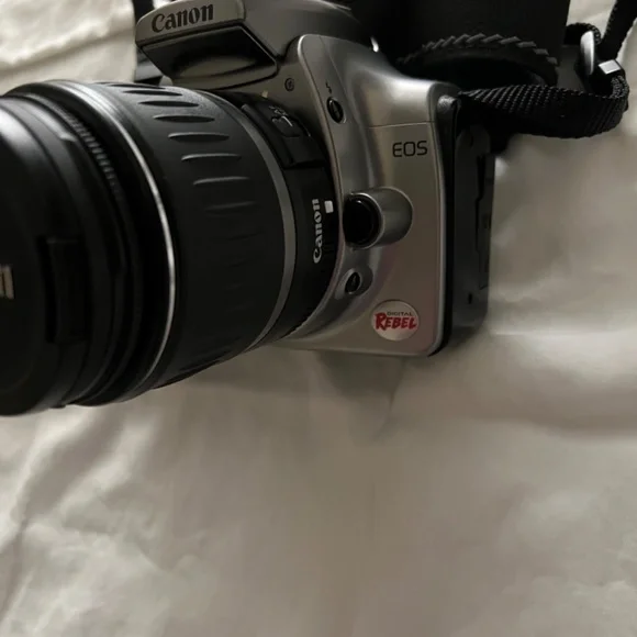 CANON EOS - Digital Rebel DS6041 DSLR Camera W/ Lens / 6.3 Megapixel - Picture 4 of 16